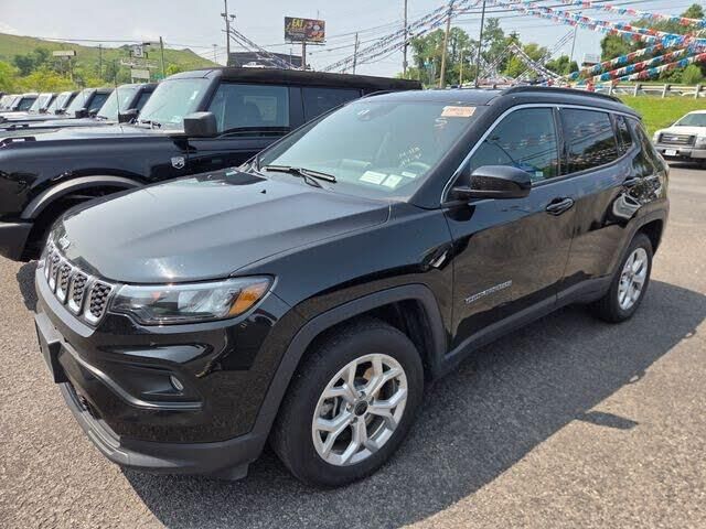 2025 Jeep Compass Latitude — photo 1 of 1