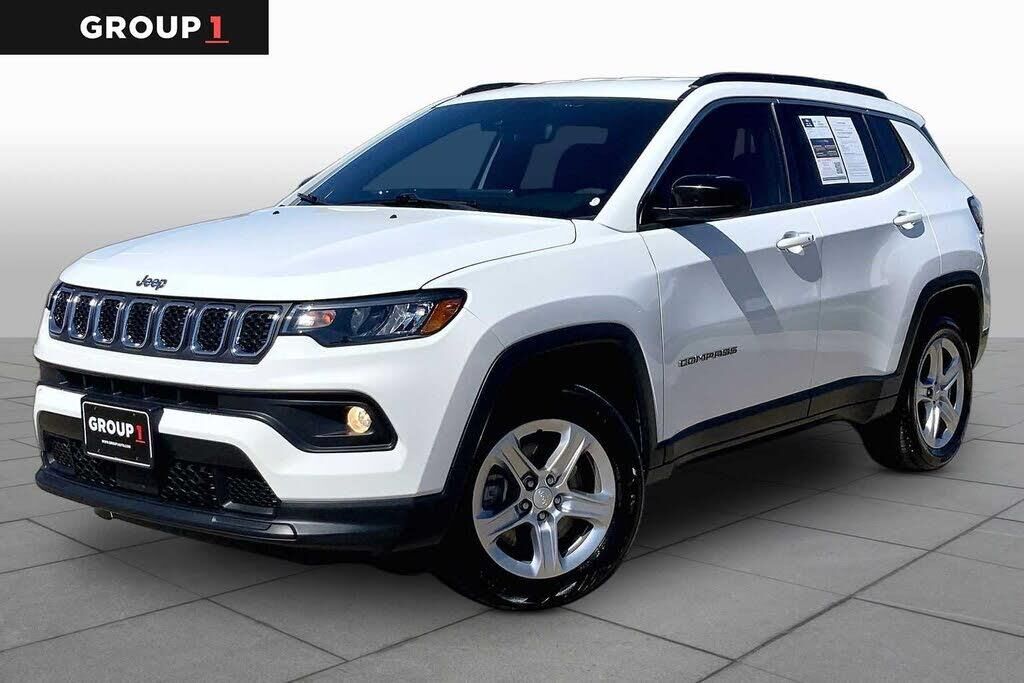 2023 Jeep Compass Latitude — photo 1 of 13
