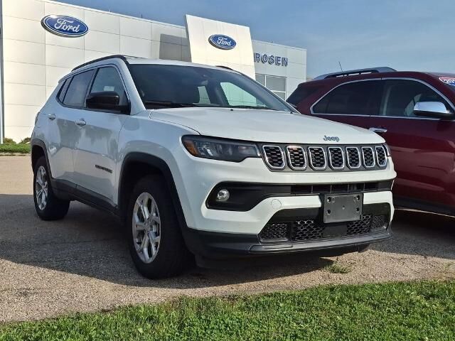 2024 Jeep Compass Latitude — photo 1 of 13