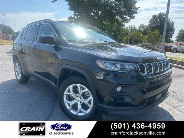 2024 Jeep Compass Latitude — photo 1 of 13