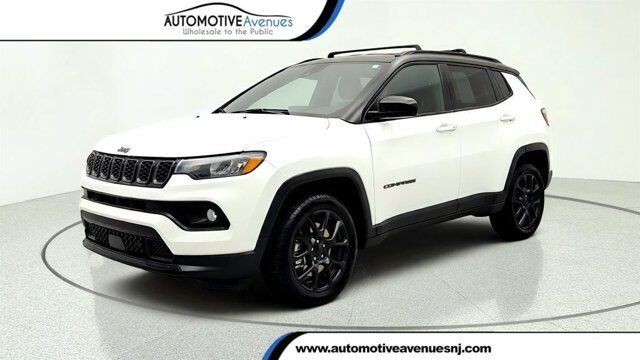 2024 Jeep Compass Latitude — photo 1 of 13
