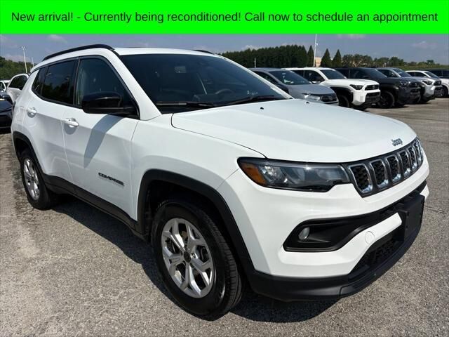 2025 Jeep Compass Latitude — photo 1 of 62