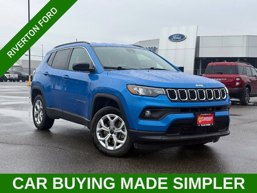 2025 Jeep Compass Latitude — photo 1 of 13
