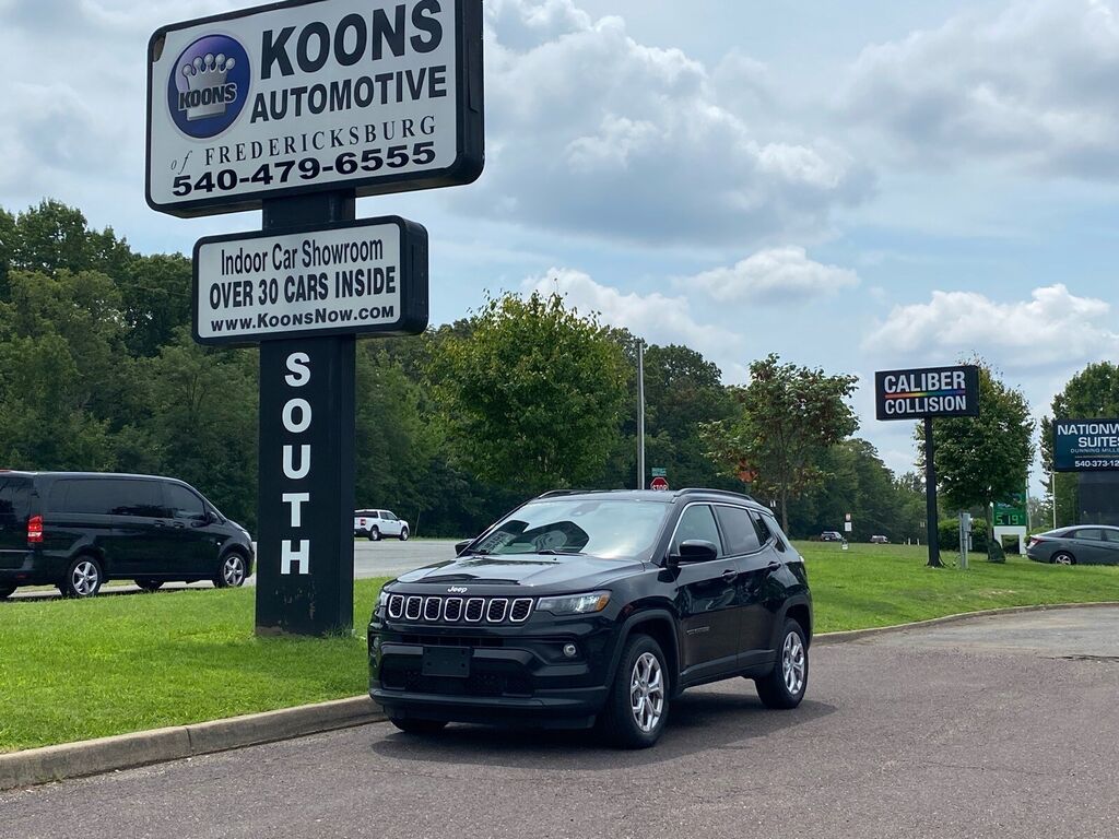 2024 Jeep Compass Latitude — photo 1 of 13