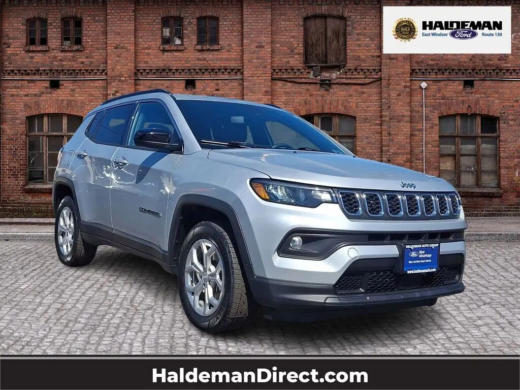 2024 Jeep Compass Latitude — photo 1 of 22