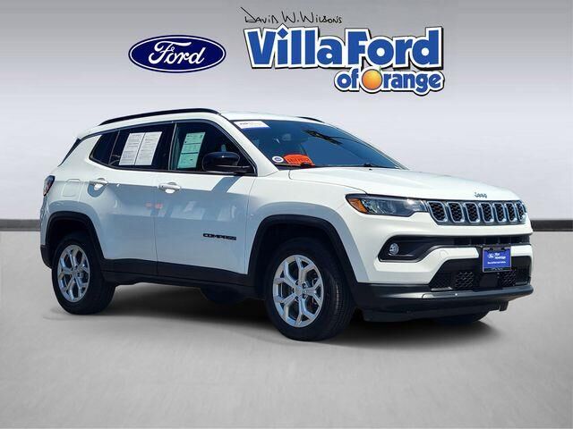 2024 Jeep Compass Latitude — photo 1 of 52