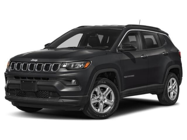 2024 Jeep Compass Latitude — photo 1 of 66