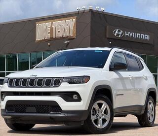 2024 Jeep Compass Latitude — photo 1 of 13