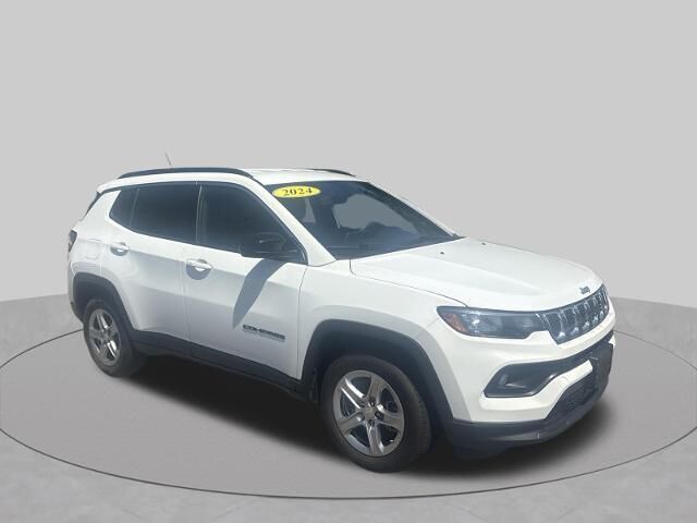 2024 Jeep Compass Latitude — photo 1 of 39