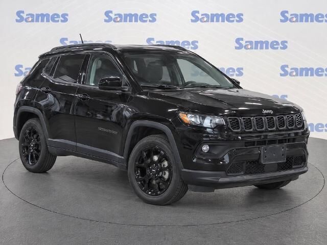 2025 Jeep Compass Latitude — photo 1 of 13