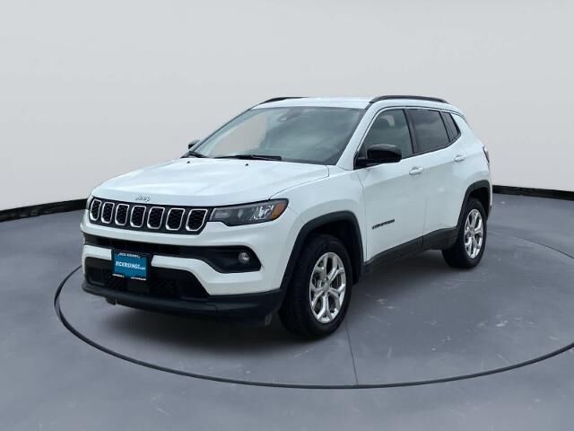 2024 Jeep Compass Latitude — photo 1 of 13