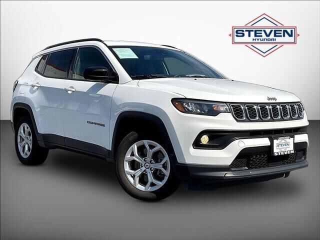 2024 Jeep Compass Latitude — photo 1 of 13