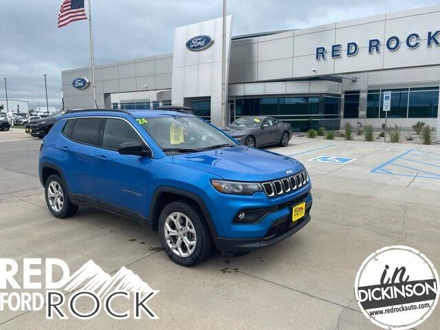 2024 Jeep Compass Latitude — photo 1 of 13