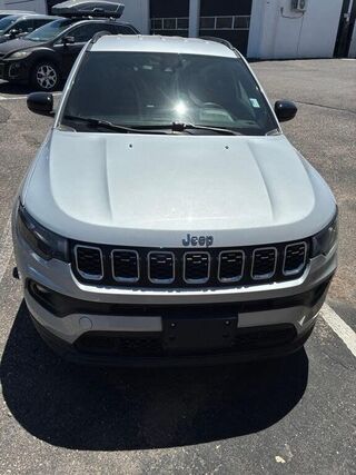 2024 Jeep Compass Latitude — photo 1 of 1