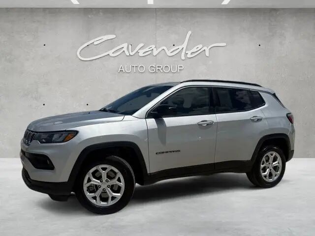 2024 Jeep Compass Latitude — photo 1 of 13