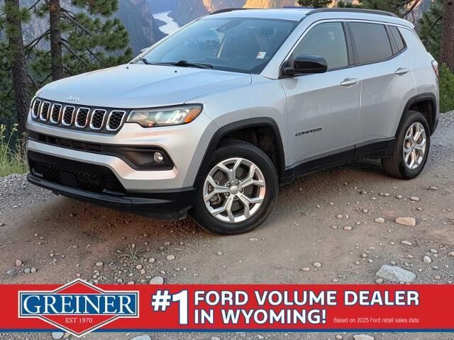 2024 Jeep Compass Latitude — photo 1 of 26