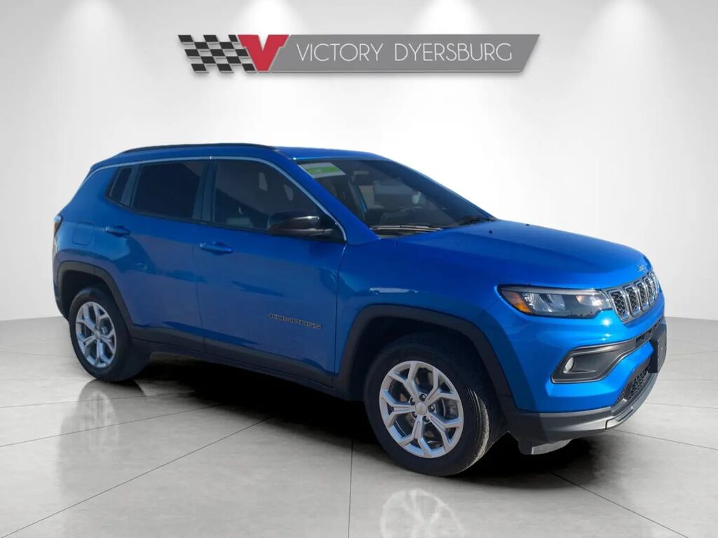 2024 Jeep Compass Latitude — photo 1 of 13