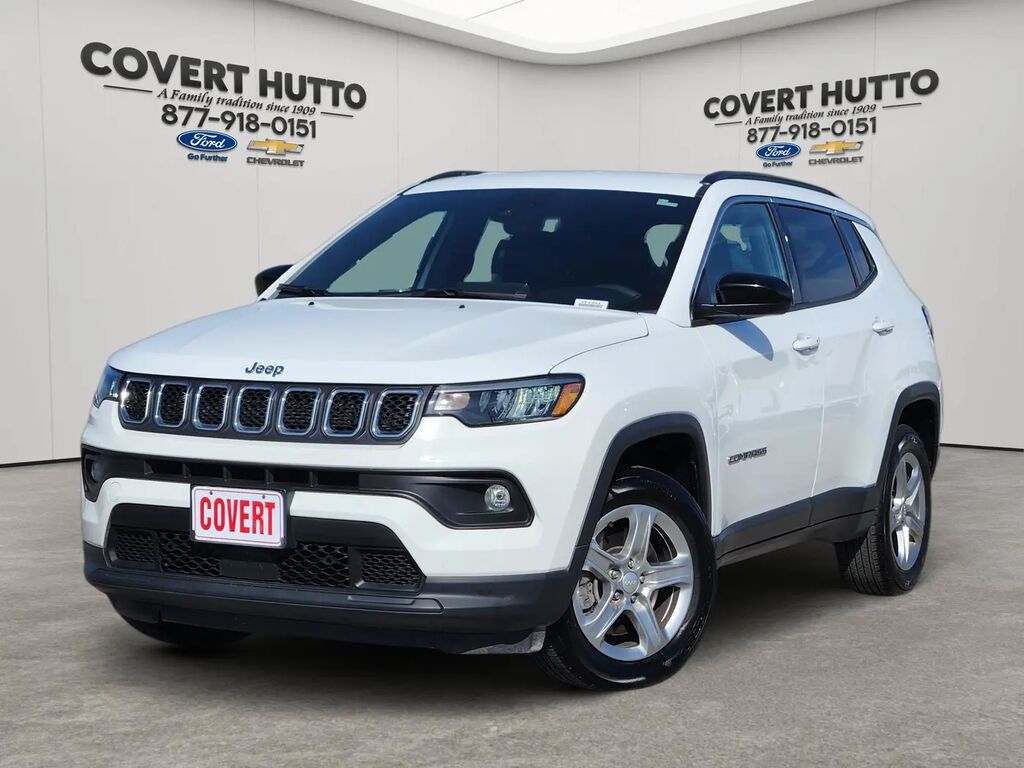 2024 Jeep Compass Latitude — photo 1 of 13