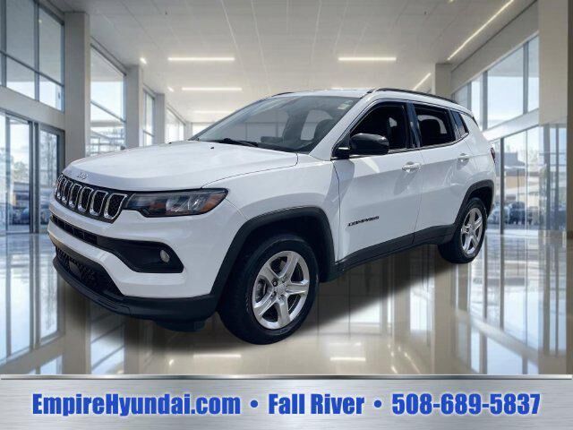 2024 Jeep Compass Latitude — photo 1 of 13