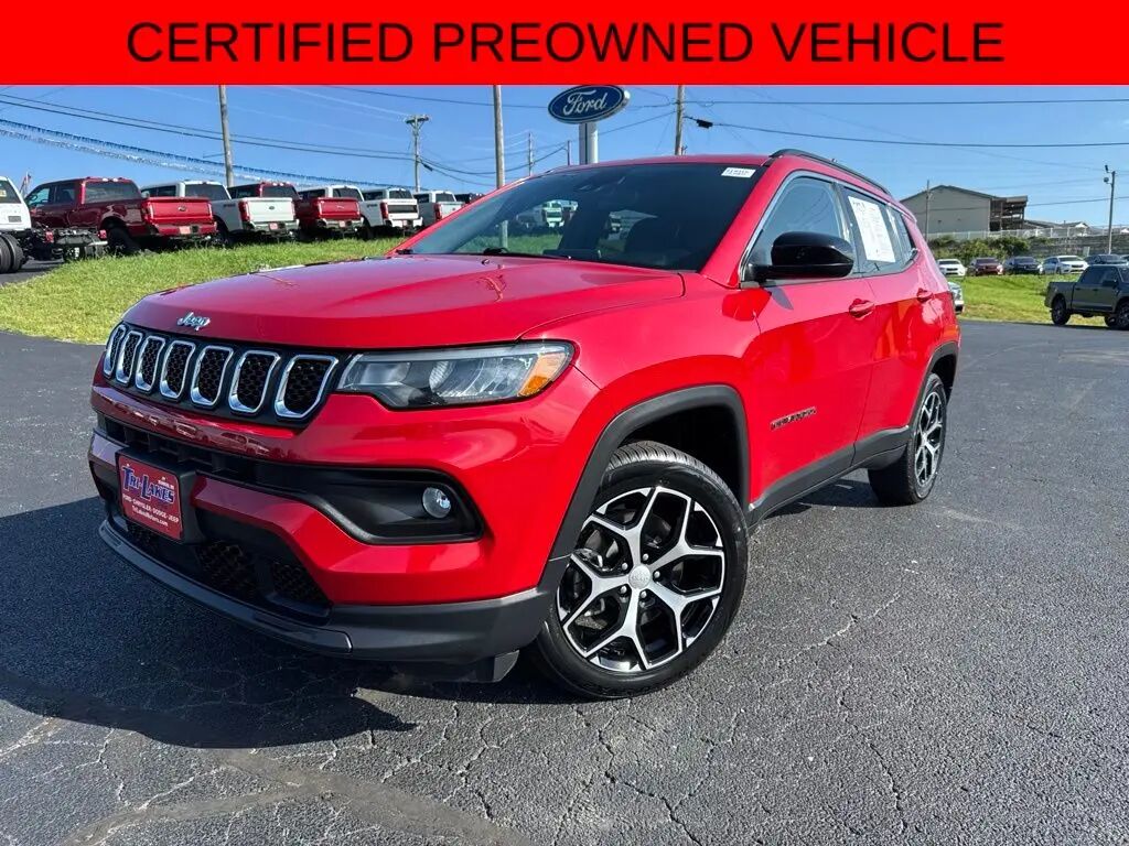 2024 Jeep Compass Latitude — photo 1 of 13