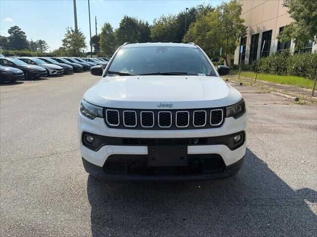 2024 Jeep Compass Latitude — photo 1 of 9