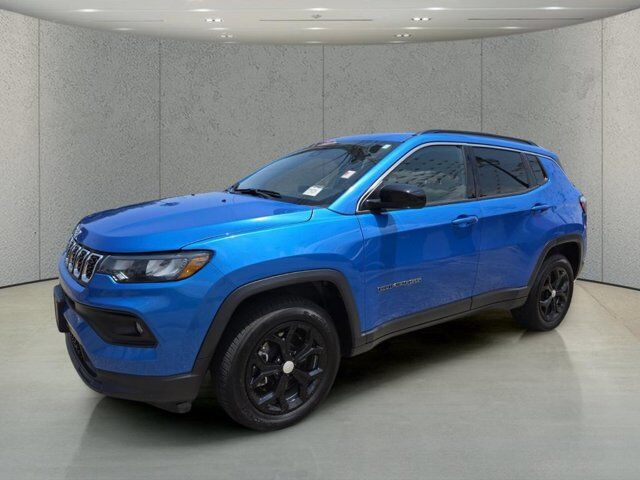 2024 Jeep Compass Latitude — photo 1 of 19