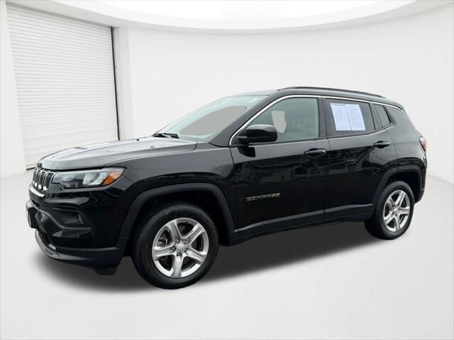2024 Jeep Compass Latitude — photo 1 of 13