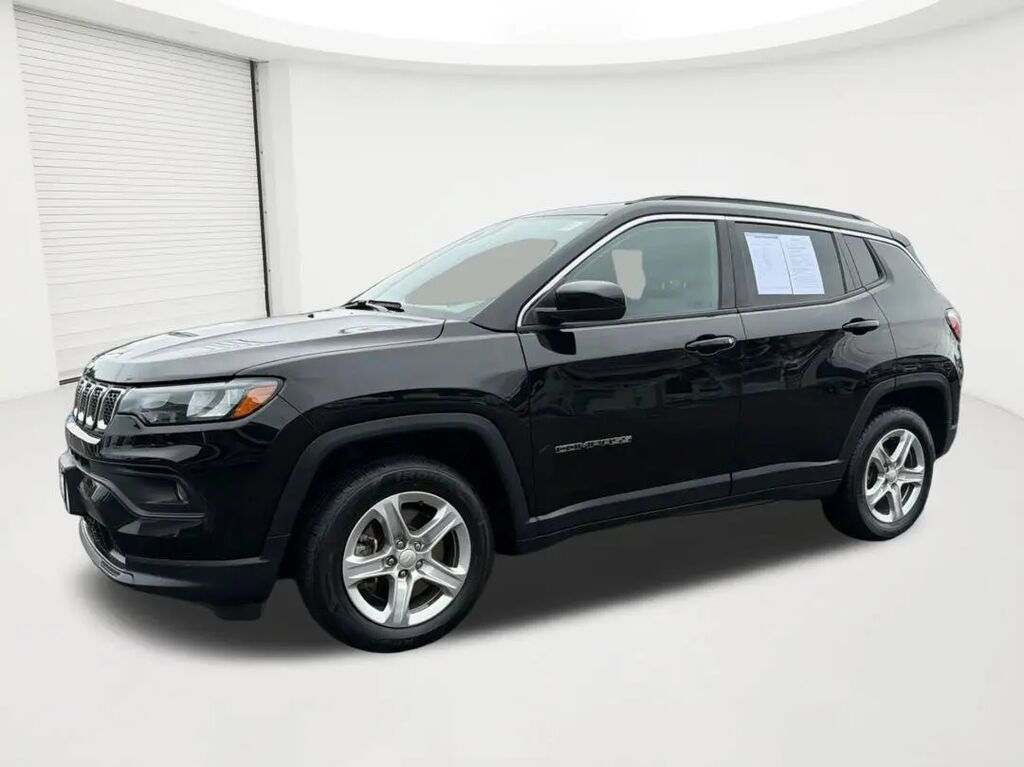 2024 Jeep Compass Latitude — photo 1 of 13