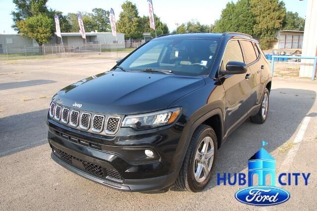 2024 Jeep Compass Latitude — photo 1 of 26