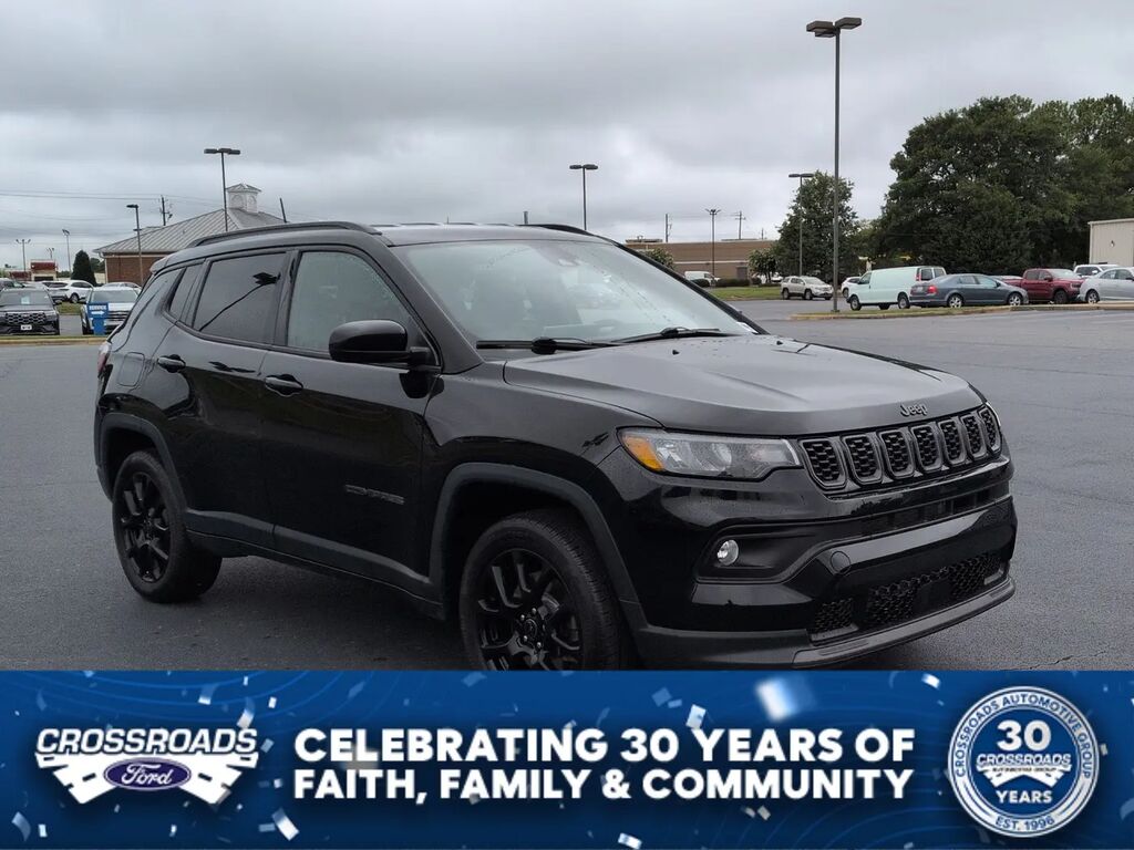 2025 Jeep Compass Latitude — photo 1 of 14