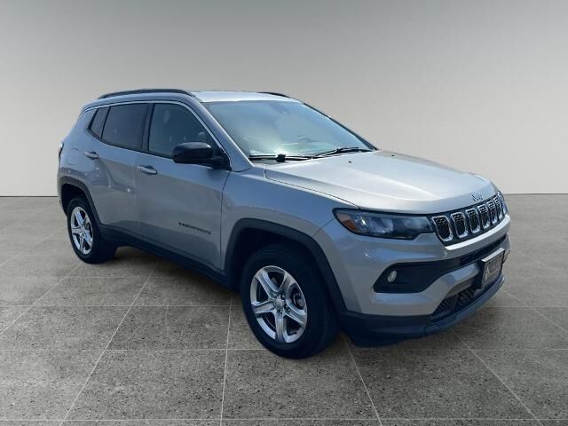 2023 Jeep Compass Latitude — photo 1 of 28