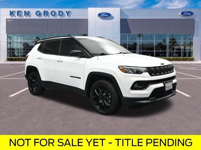 2023 Jeep Compass Latitude — photo 1 of 26