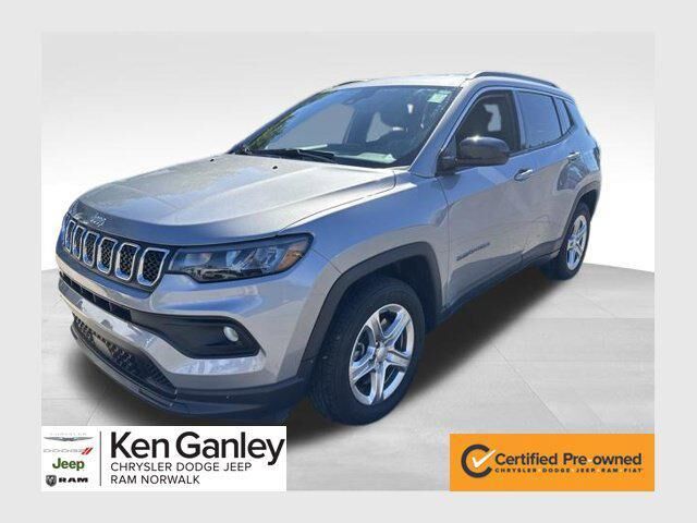2023 Jeep Compass Latitude — photo 1 of 13