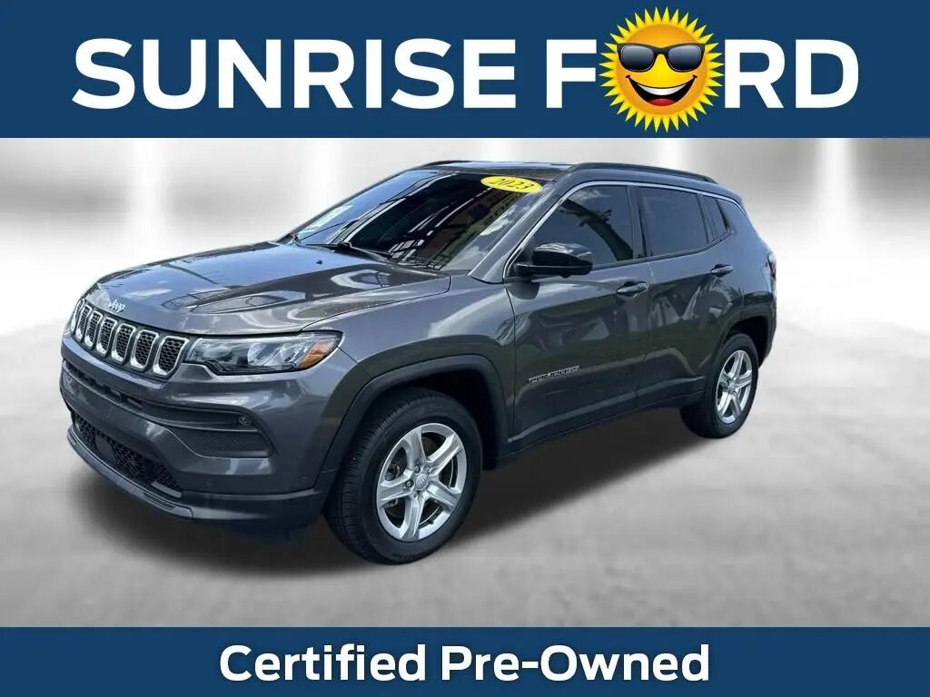 2023 Jeep Compass Latitude — photo 1 of 26