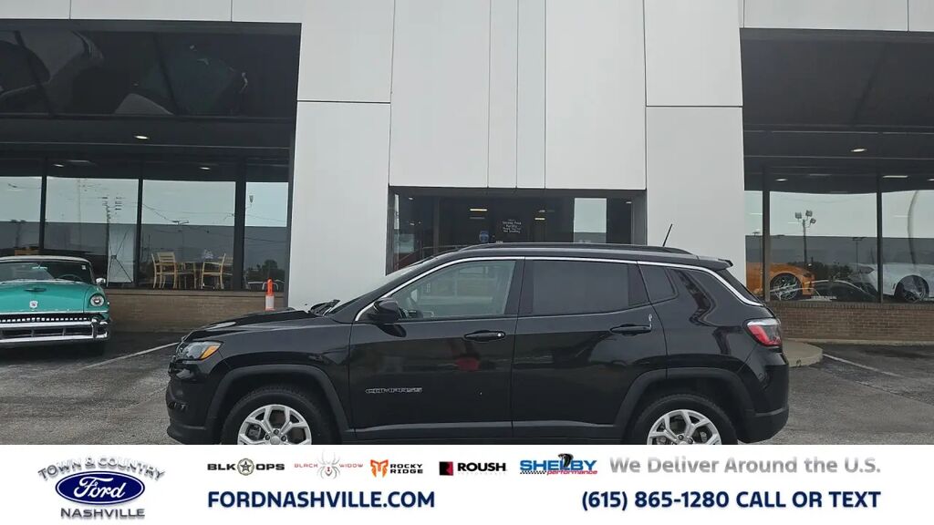 2024 Jeep Compass Latitude — photo 1 of 13