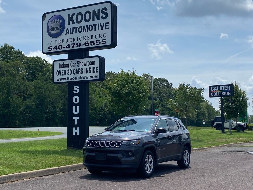 2024 Jeep Compass Latitude — photo 1 of 13