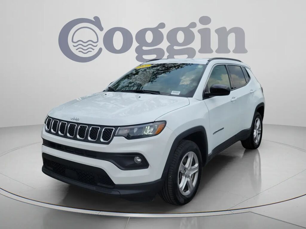 2024 Jeep Compass Latitude — photo 1 of 13