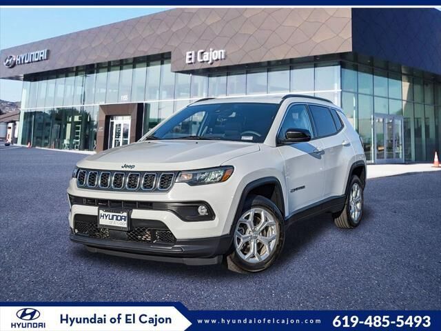 2024 Jeep Compass Latitude — photo 1 of 13