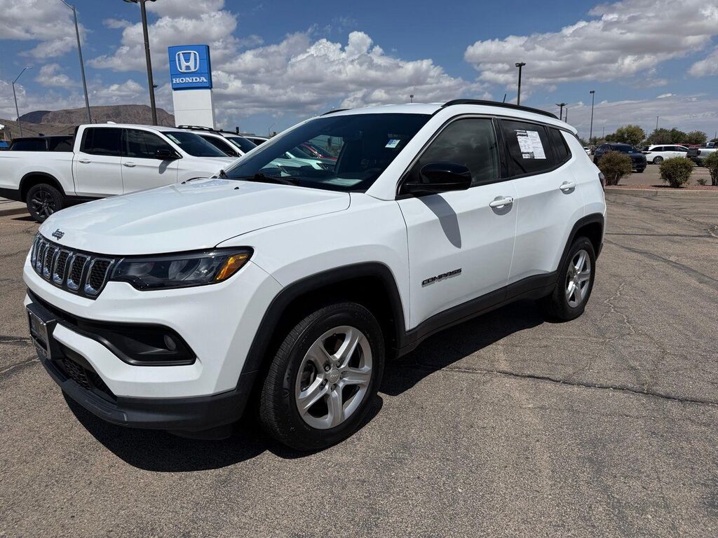 2024 Jeep Compass Latitude — photo 1 of 13