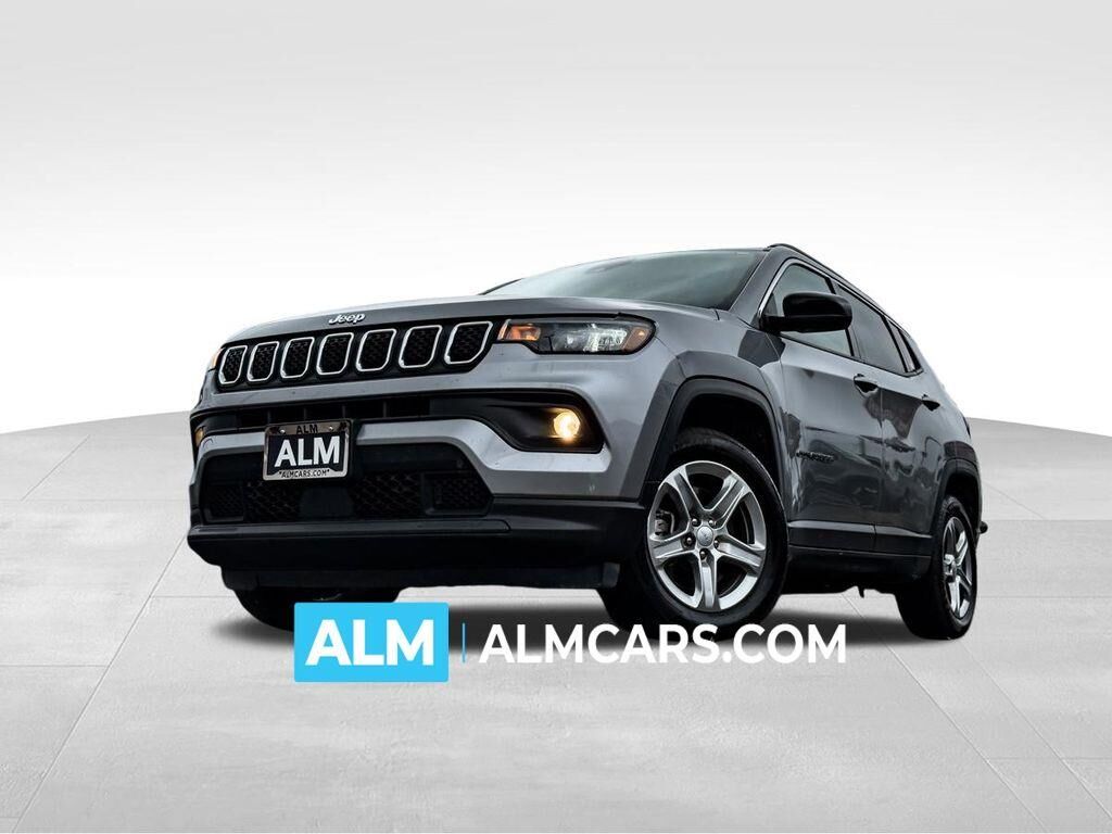 2024 Jeep Compass Latitude — photo 1 of 13
