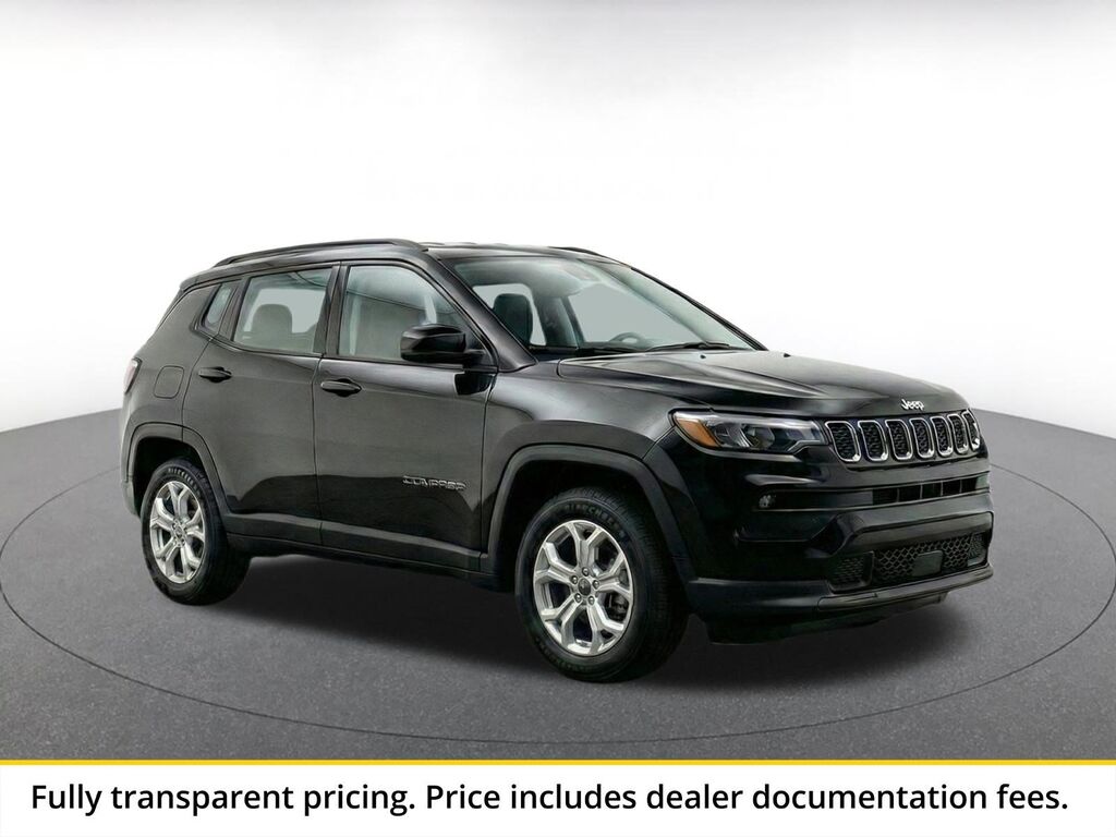 2025 Jeep Compass Latitude — photo 1 of 10