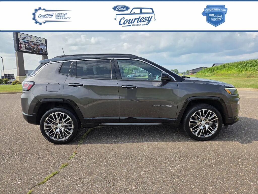 2024 Jeep Compass Limited — photo 1 of 13