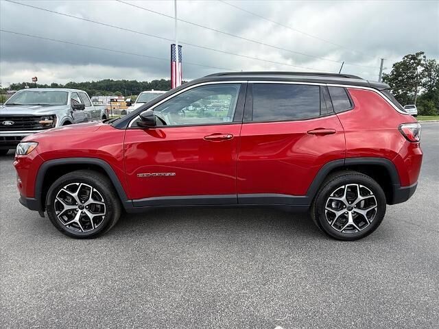 2025 Jeep Compass Limited — photo 1 of 13