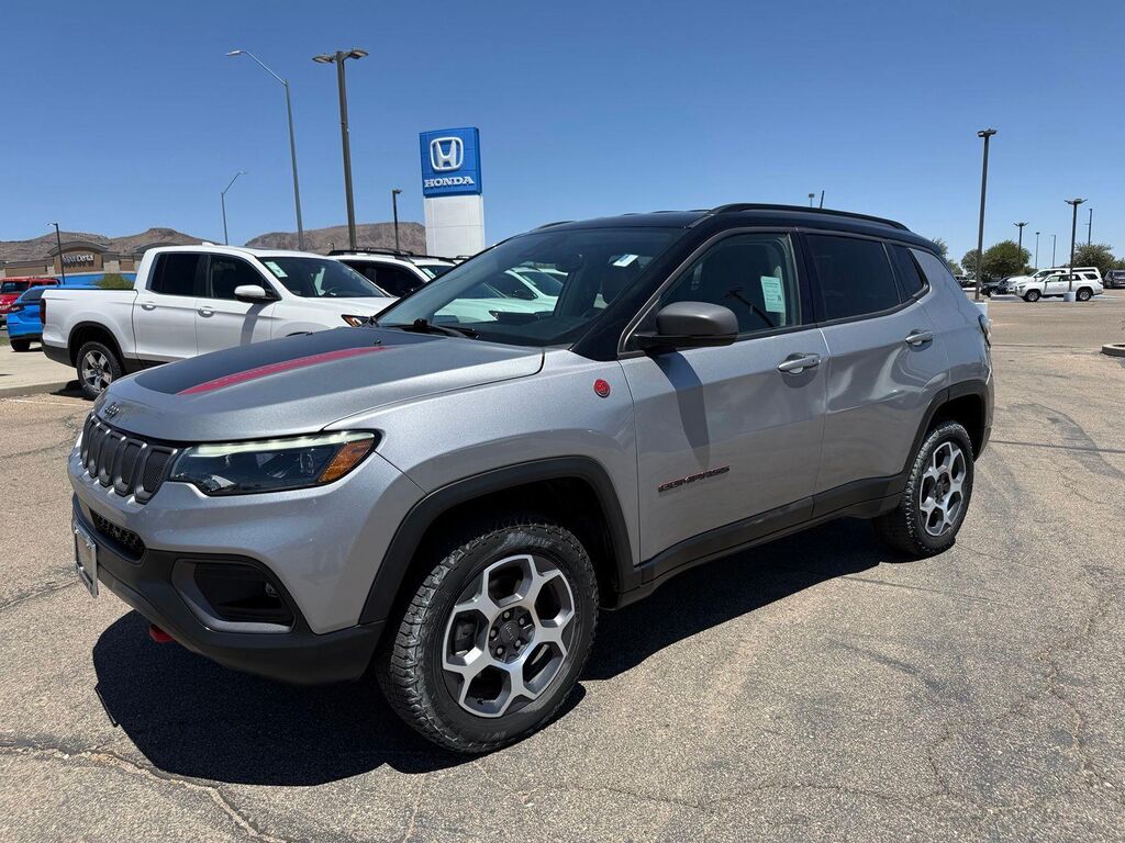 2022 Jeep Compass Trailhawk — photo 1 of 13