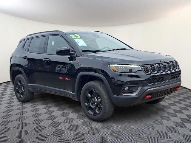 2023 Jeep Compass Trailhawk — photo 1 of 13