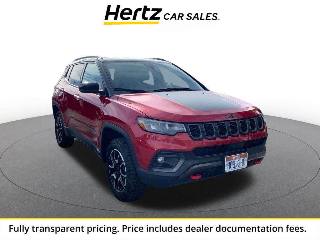 2025 Jeep Compass Trailhawk — photo 1 of 13