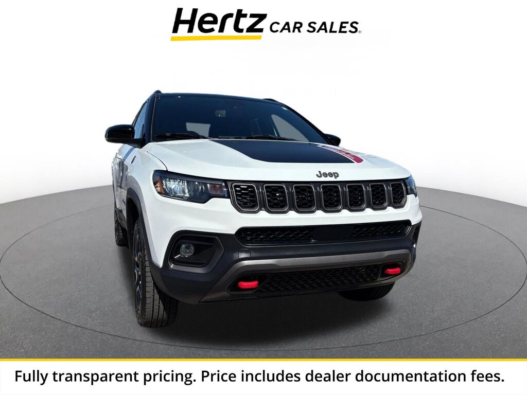 2025 Jeep Compass Trailhawk — photo 1 of 13