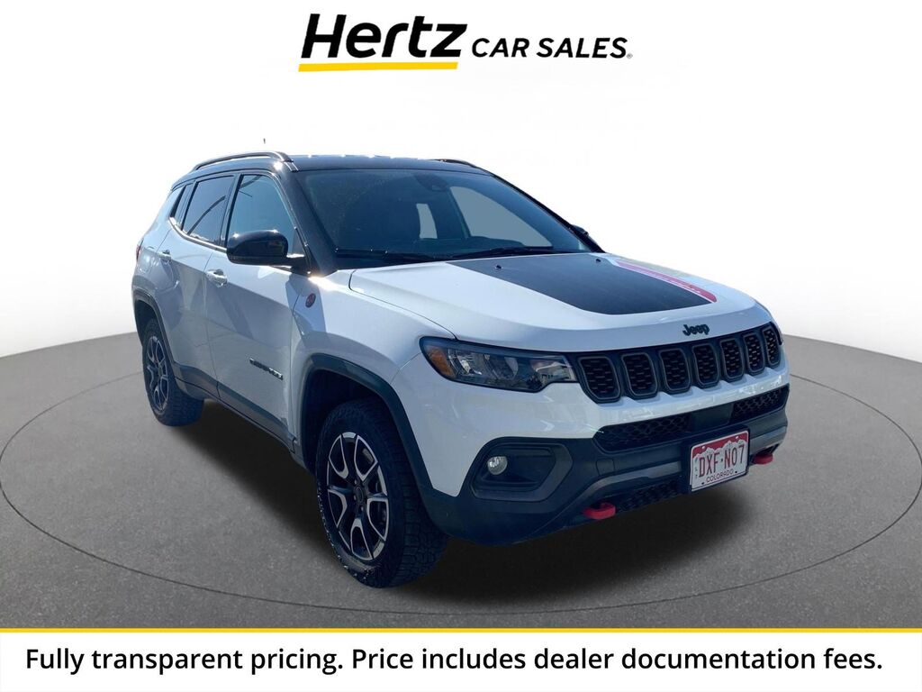 2025 Jeep Compass Trailhawk — photo 1 of 13