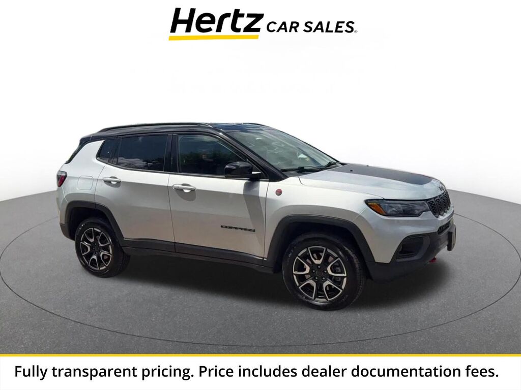 2025 Jeep Compass Trailhawk — photo 1 of 13
