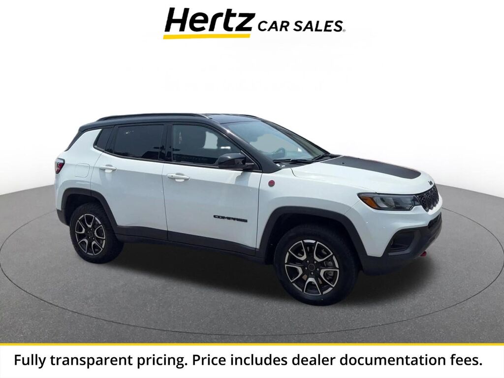 2025 Jeep Compass Trailhawk — photo 1 of 13